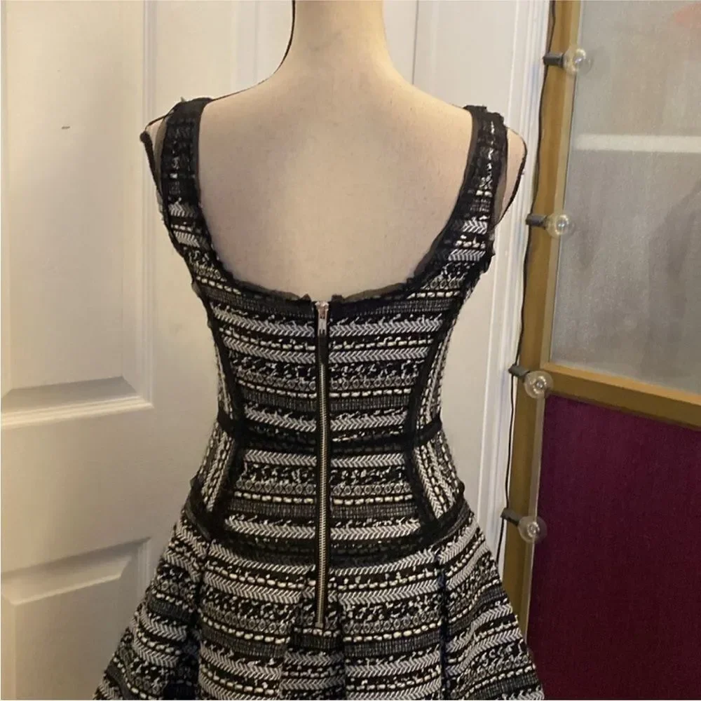 Milly Elegant Black and White Patterned Dress, US4 - Picture 9 of 12